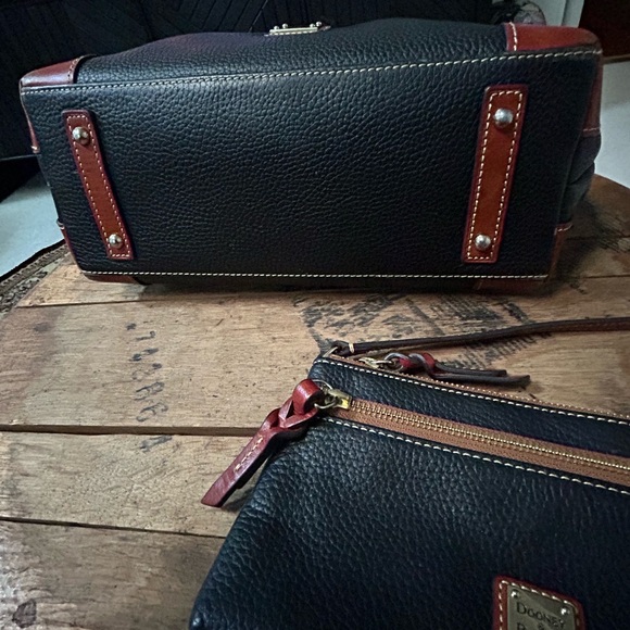 Dooney & Bourke Black and Brown tote bag with wristlet - Picture 3 of 5
